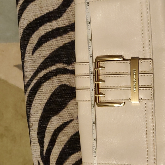 Michael Kors Clutch w/Gold hardware - Picture 2 of 6